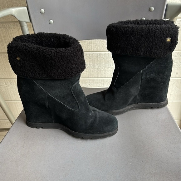 Ugg Australia women’s black wedge boots - Picture 6 of 13